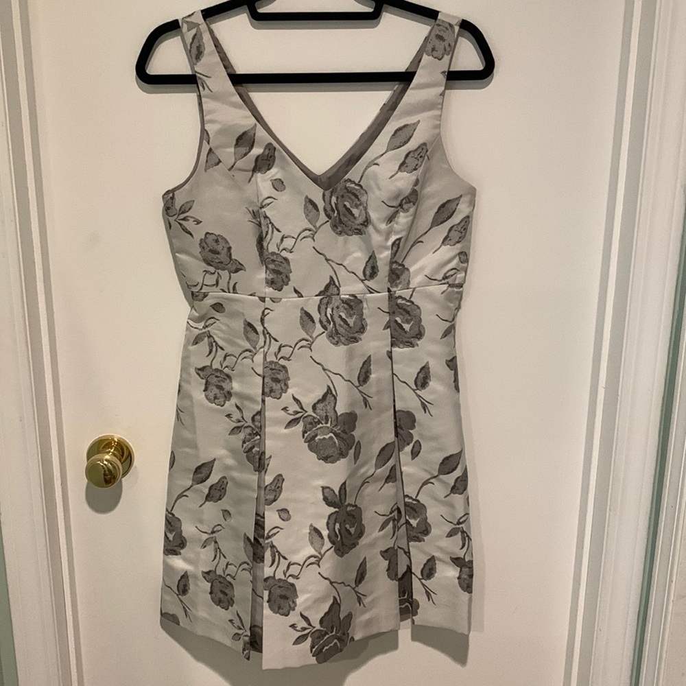 Elegant RW & CO grey metallic with floral pattern cocktail dress. Size US 2.